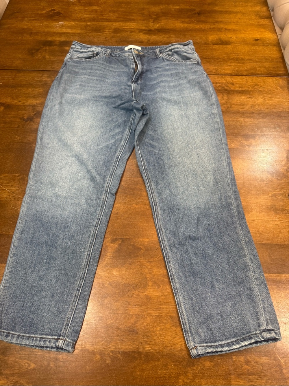 Vervet Women’s Boot-Cut Jeans in Light Blue Wash